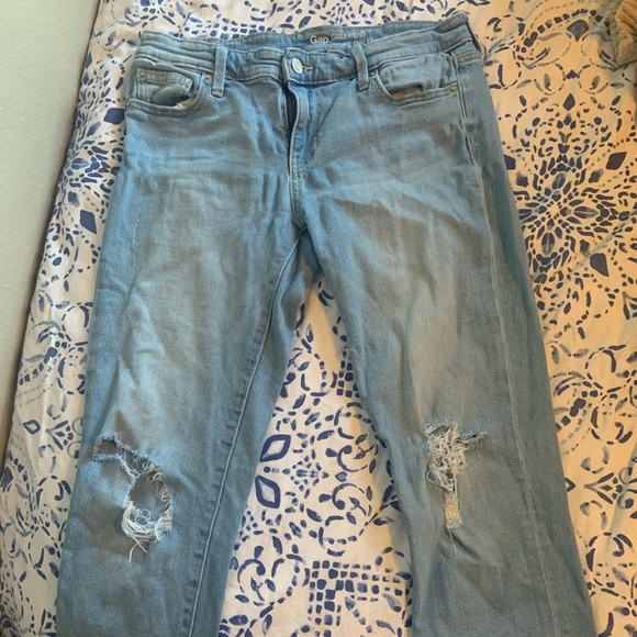 Gap women’s distressed jeans size 4 - Picture 1 of 3